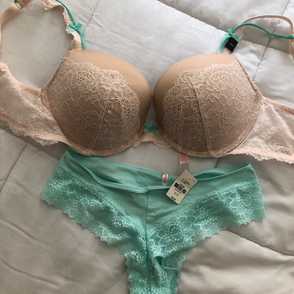 Victoria’s secret bra and panty set NWT